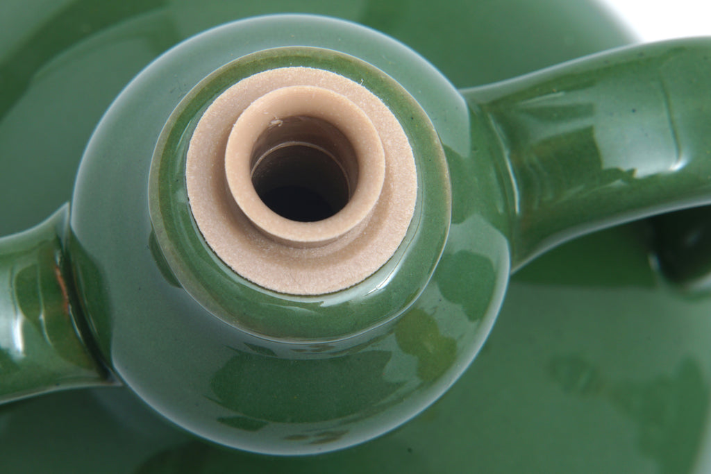 Contenitore verde in ceramica per conservare Olio Extravergine di Oliva con manico ergonomico